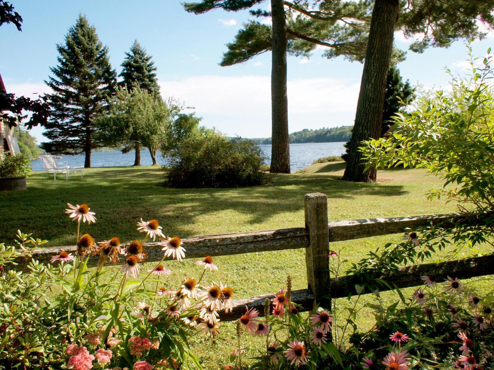 Alamoosook Lakeside Inn Orland Bagian luar foto